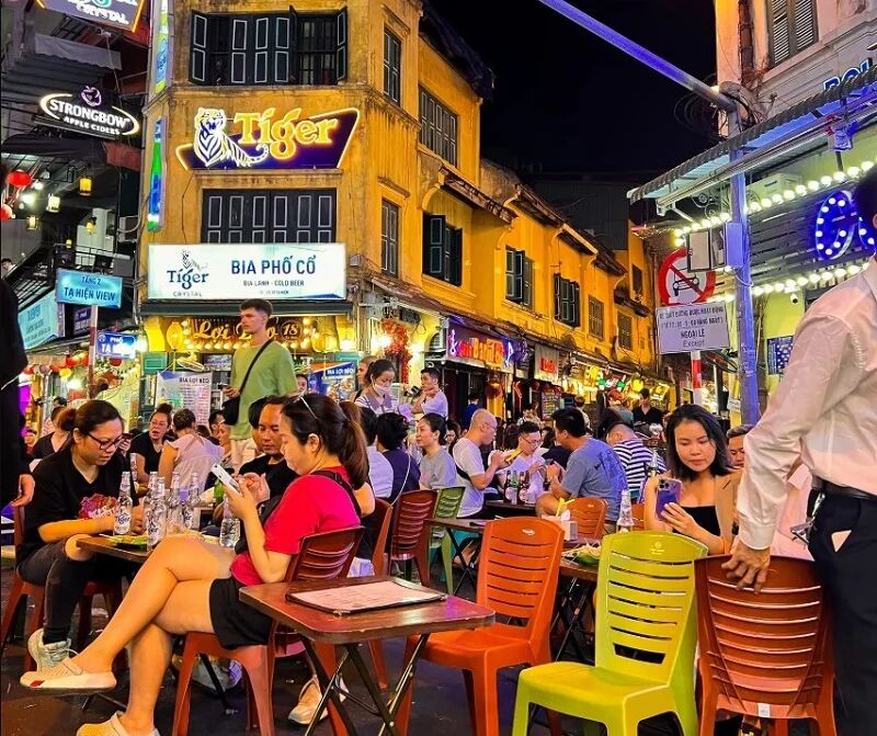 Pho Ta Hien Street Hanoi